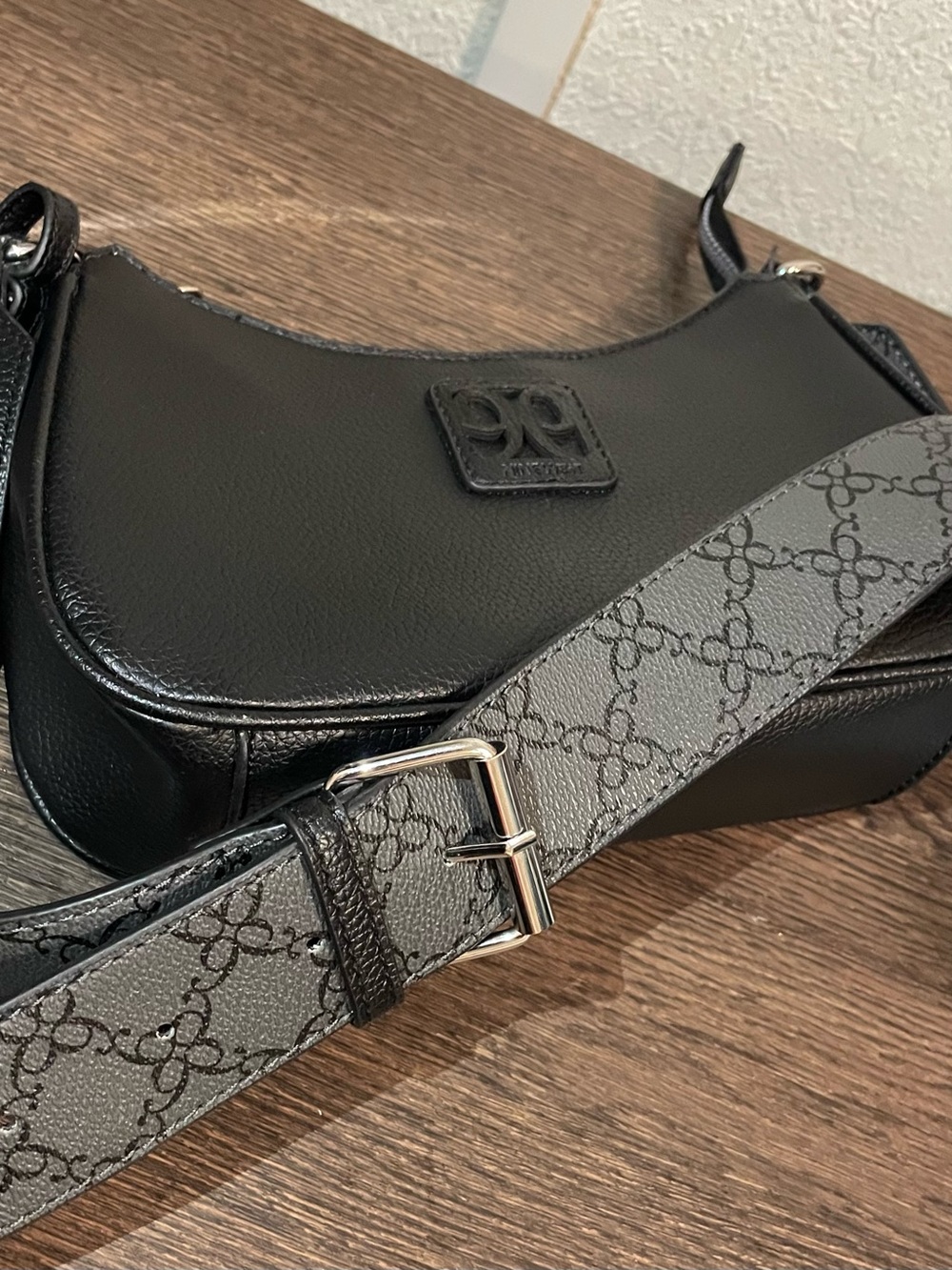 Black Leather Shoulder Bag - Unbranded